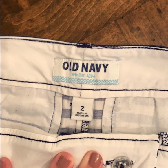 Old navy shorts - Picture 3 of 3